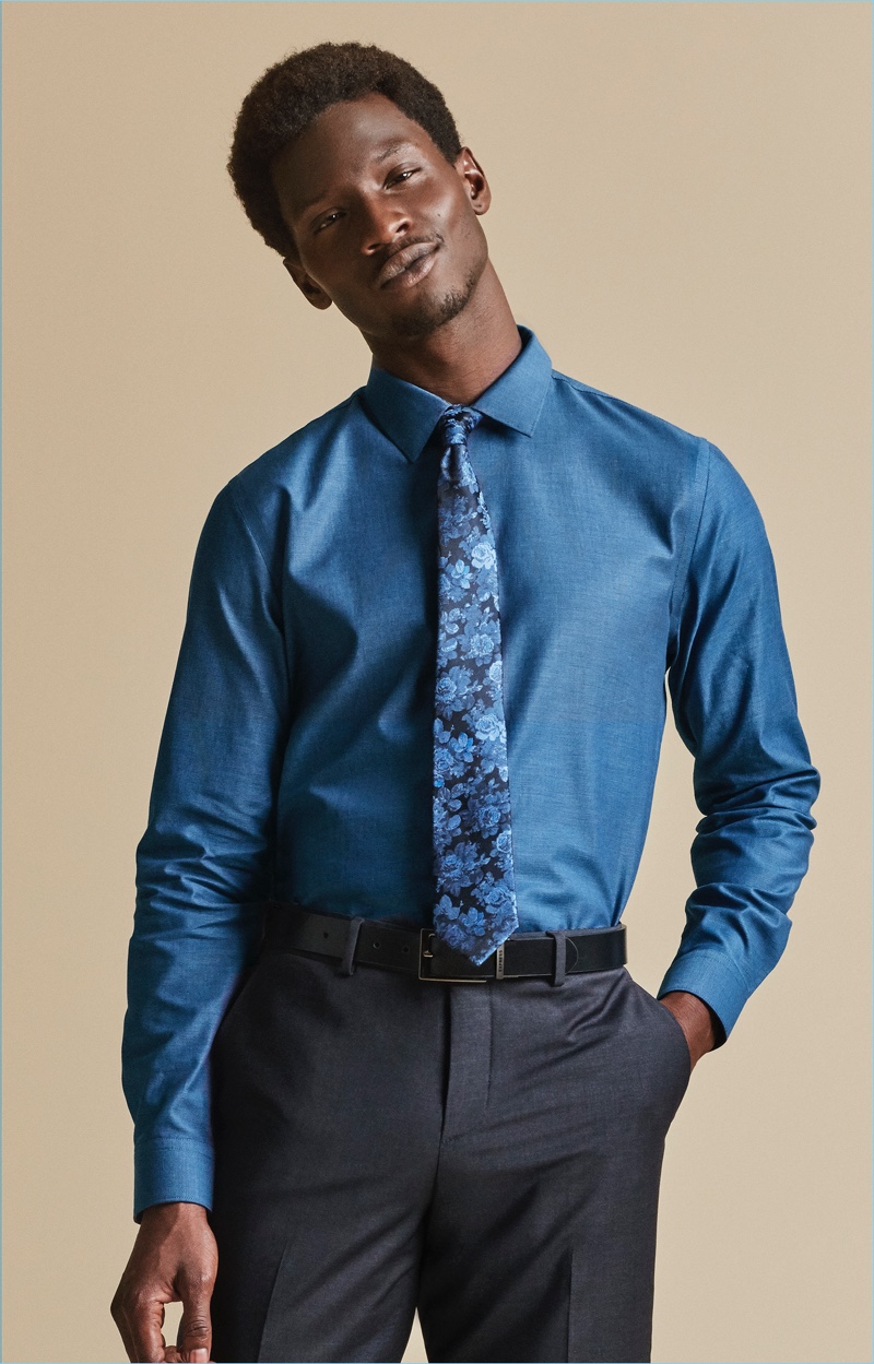 Adonis Bosso wears a smart shirt and tie for Express' fall-winter 2017 campaign.