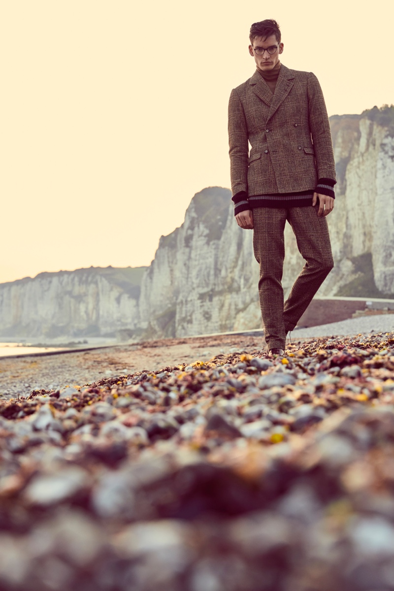 Dominik wears turtleneck Scotch & Soda, glasses Komono, sweater and suit Tiger of Sweden.