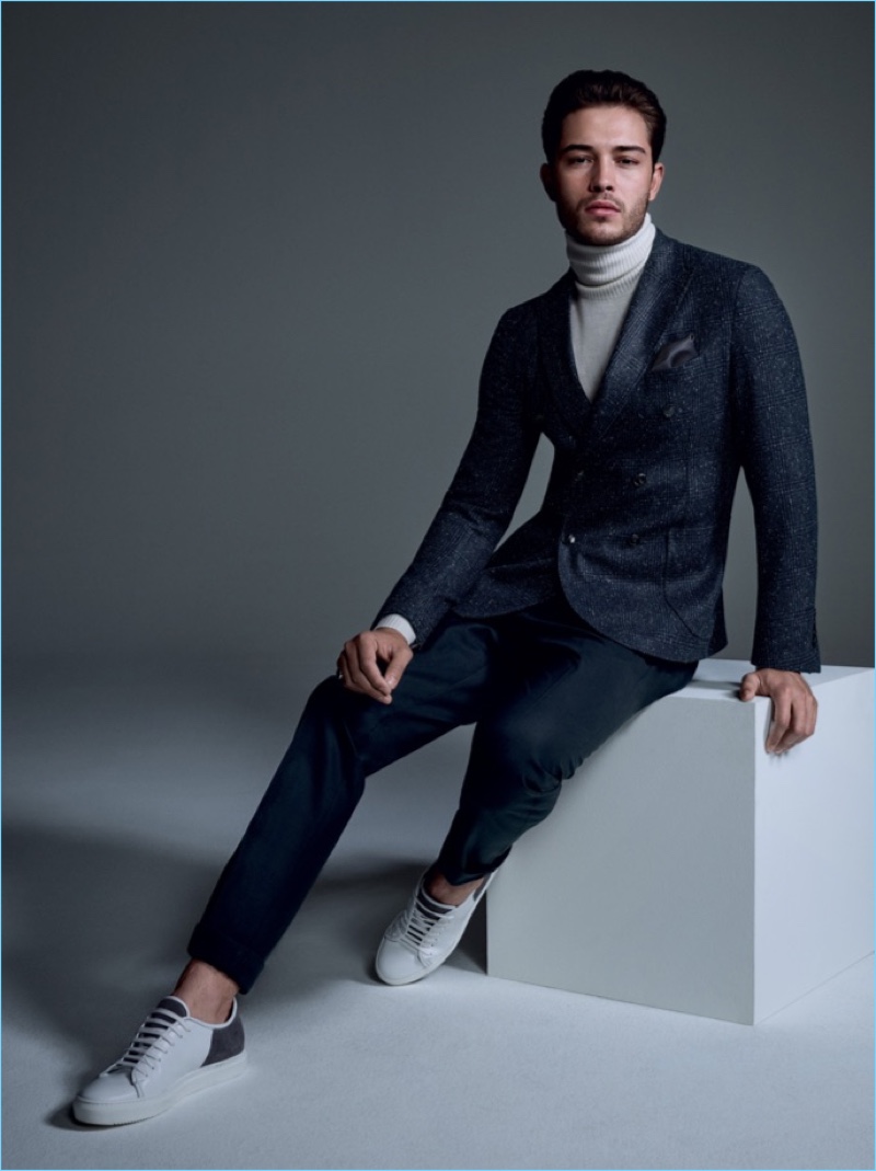 Francisco Lachowski dons a chic turtleneck and suit for Liu Jo Uomo's fall-winter 2017 campaign.