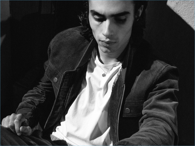 Tapping into the corduroy trend, Matiere turns out a full-zip jacket for fall-winter 2017. » Matiere Delivers Sophisticated Spin on Punk Style for Fall '17 Tapping into the corduroy trend, Matiere turns out a full-zip jacket for fall-winter 2017.