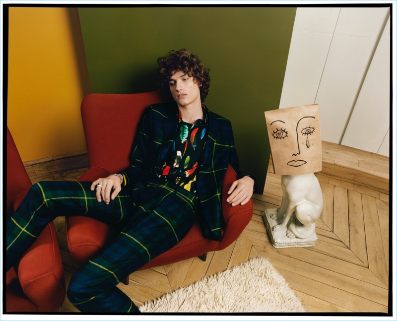 Serge Rigvava stars in Paul Smith's fall-winter 2017 campaign. » Paul Smith Enlists George Barnett & Serge Rigvava to Star in Fall '17 Campaign Serge Rigvava stars in Paul Smith's fall-winter 2017 campaign.