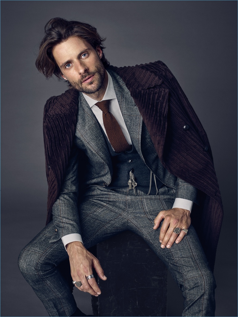 Making a strong first impression, Tommy Dunn dons a sharp suit and corduroy coat for Tagliatore's fall-winter 2017 campaign.