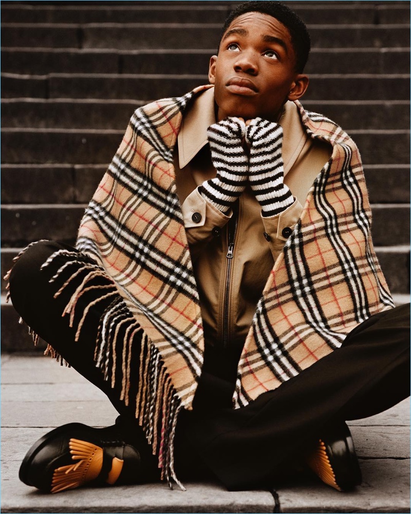 Montell Martin wears a Burberry check scarf for the brand's fall-winter 2017 campaign. » Kit Butler, Montell Martin + More Star in Burberry Fall '17 Campaign Montell Martin wears a Burberry check scarf for the brand's fall-winter 2017 campaign.