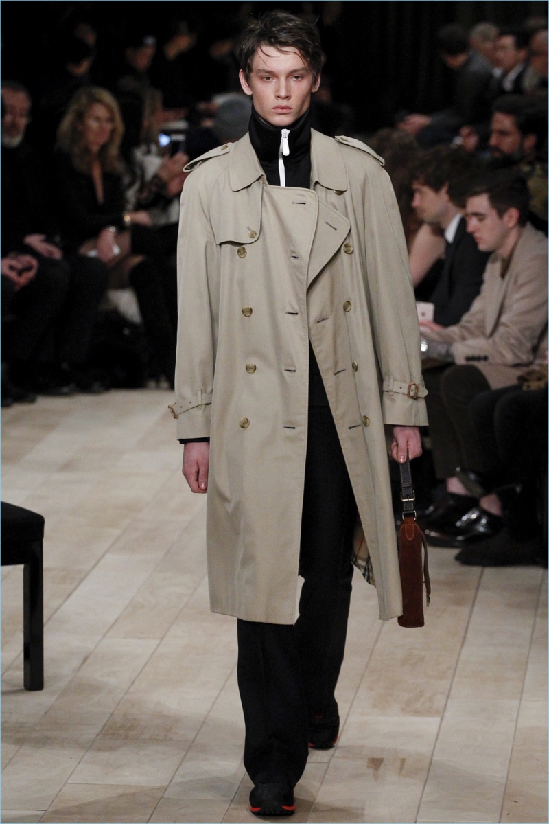 Taking to the catwalk, a model wears a double-breasted trench from Burberry's fall-winter 2016 collection. » Christopher Bailey's Contemporary Take on Burberry's Iconic Trench Coat Taking to the catwalk, a model wears a double-breasted trench from Burberry's fall-winter 2016 collection.