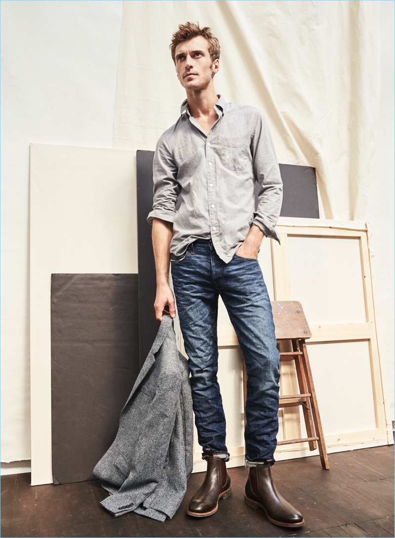 Sporting an essential, Clément Chabernaud wears J.Crew's secret wash heather poplin shirt. Taking hold of J.Crew's tweed Ludlow blazer, he also sports 484 slim-fit selvedge jeans and Kenton leather Chelsea boots. » Essential Update: J.Crew Champions Smart Casual Style Sporting an essential, Clément Chabernaud wears J.Crew's secret wash heather poplin shirt. Taking hold of J.Crew's tweed Ludlow blazer, he also sports 484 slim-fit selvedge jeans and Kenton leather Chelsea boots.