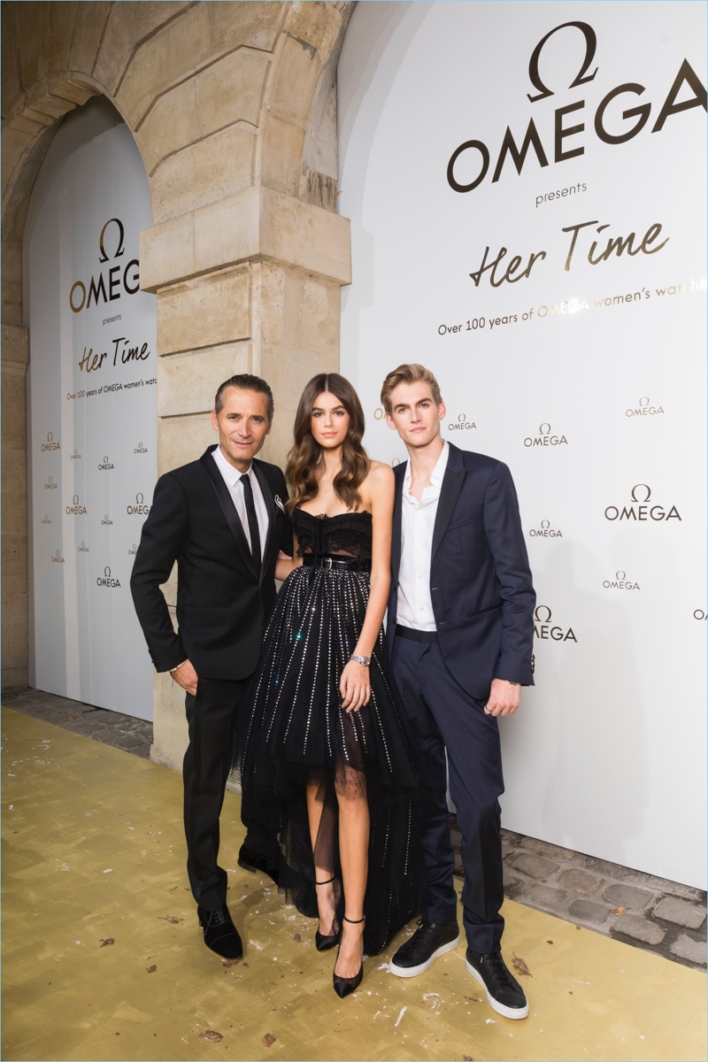 Models Kaia and Presley Gerber pose for pictures with Omega president and CEO Raynald Aeschlimann.