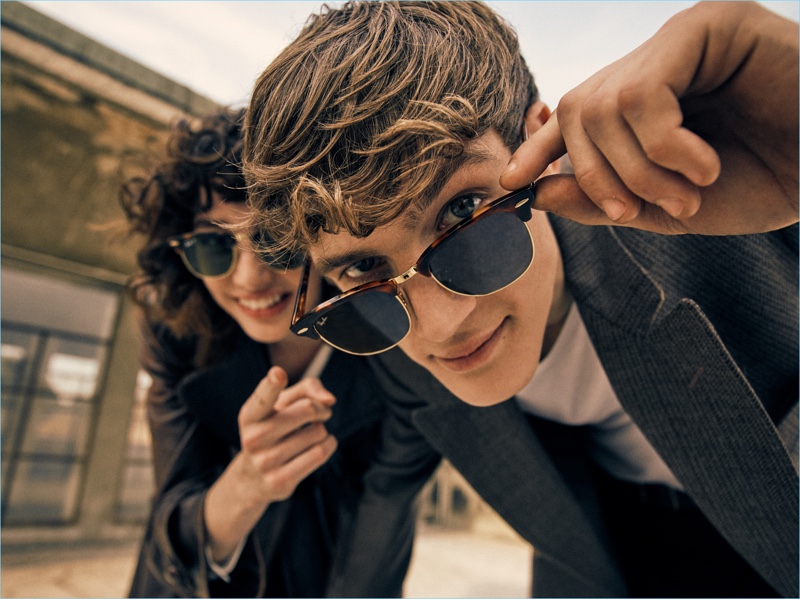 Ray-Ban revisits its Clubmaster sunglasses with an 80s-inspired style.