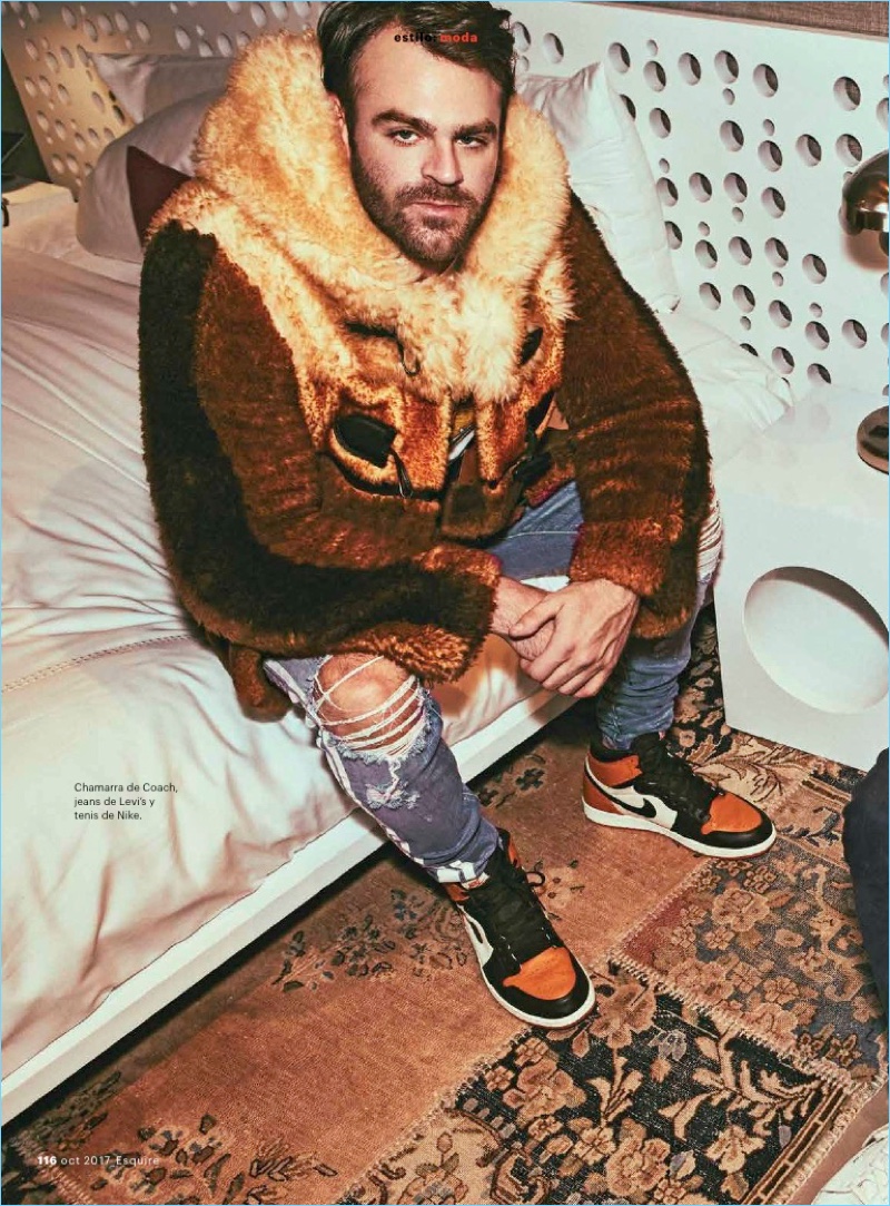 Alex Pall sports a Coach jacket with Levi's denim jeans and Nike sneakers. » The Chainsmokers Rock Fall Styles for Esquire Latin America Alex Pall sports a Coach jacket with Levi's denim jeans and Nike sneakers.