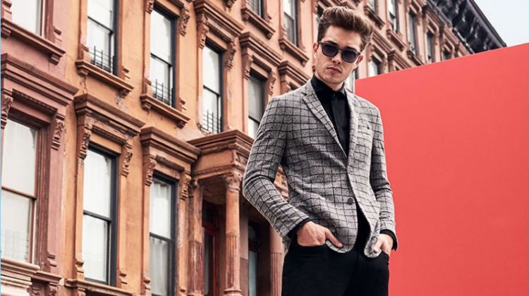A sleek vision, Francisco Lachowski wears black and grey for Vince Camuto's fall-winter 2017 campaign.