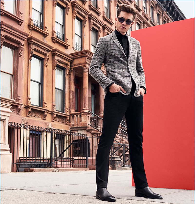 A sleek vision, Francisco Lachowski wears black and grey for Vince Camuto's fall-winter 2017 campaign.