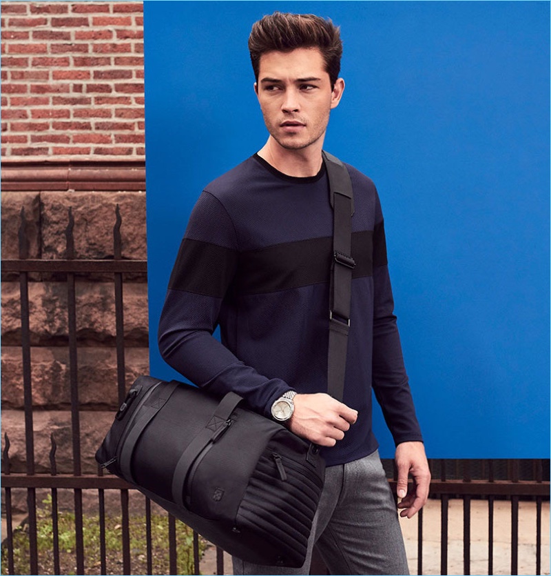 On the move, Francisco Lachowski sports a Vince Camuto bag with a casual outfit.