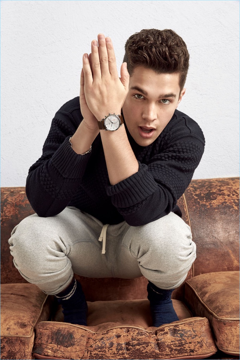 Connecting with Fossil, Austin Mahone dons a timepiece by the brand.