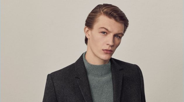 Finnlay Davis Tackles Minimal Holiday Dressing with COS A smart vision, Finnlay Davis showcases holiday style by COS.