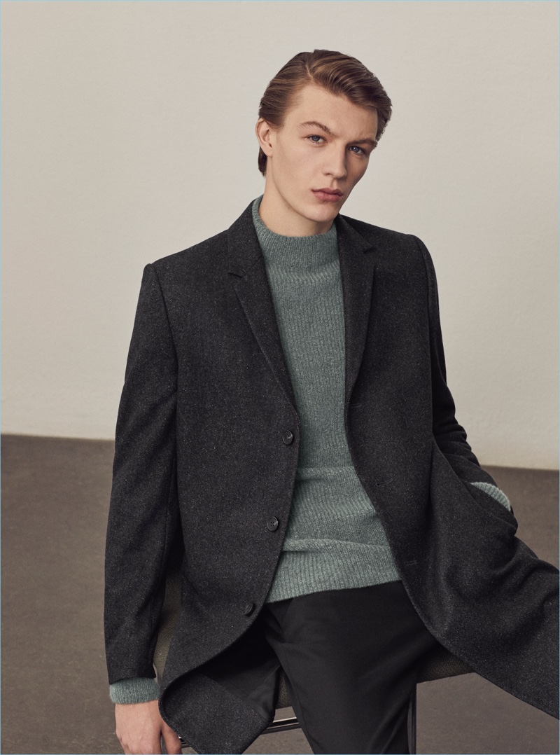 A smart vision, Finnlay Davis showcases holiday style by COS.