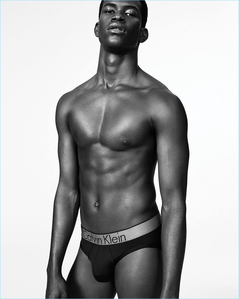 Model Salomon Diaz rocks Calvin Klein's Customized Stretch underwear for the label's fall-winter 2017 campaign. » Salomon Diaz & Roan van Oort Front Calvin Klein Fall '17 Underwear Campaign Model Salomon Diaz rocks Calvin Klein's Customized Stretch underwear for the label's fall-winter 2017 campaign.