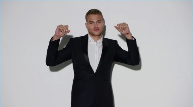 Matthew Noszka & Hamid Onifade Suit Up with Express for the Holidays Matthew Noszka reunites with Express for the holiday season.