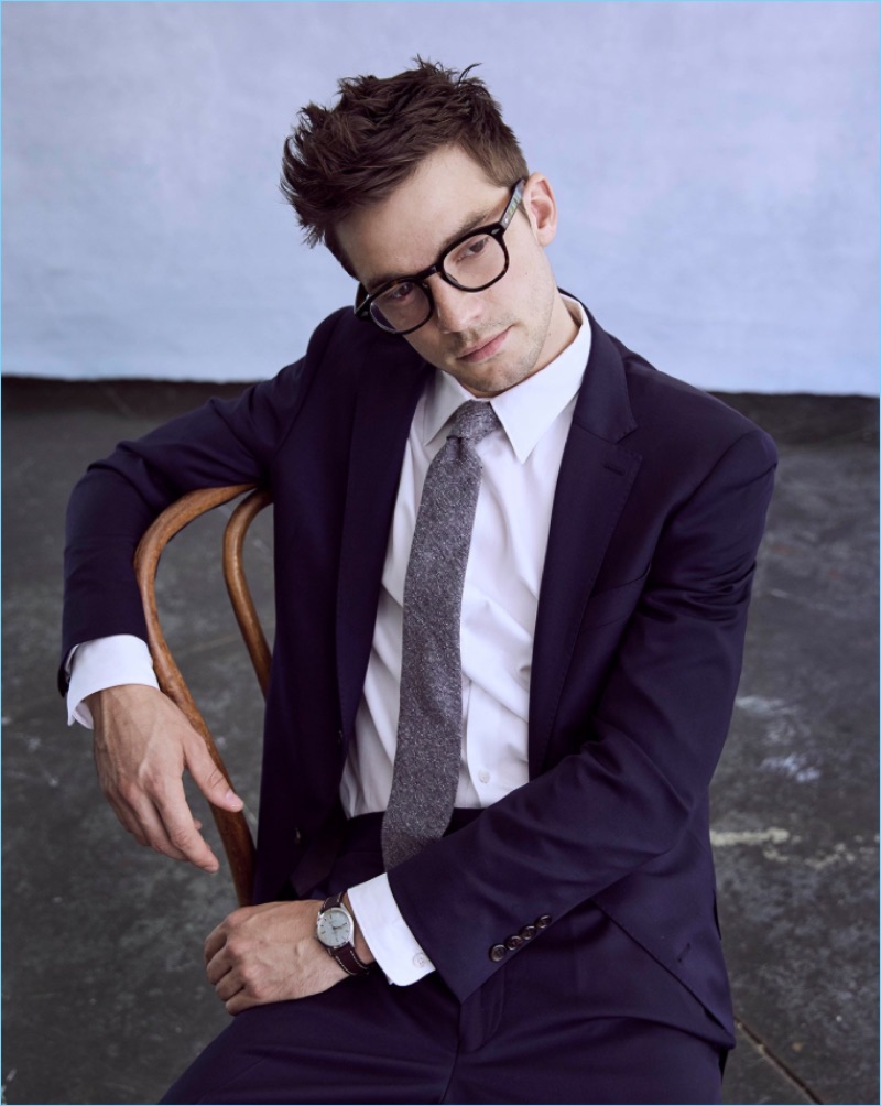 Todd Snyder proposes a classic with its Italian navy stretch wool suit. » Todd Snyder Inspires with Dashing Fall Suiting Todd Snyder proposes a classic with its Italian navy stretch wool suit.