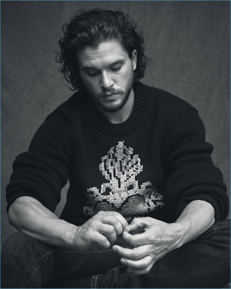 Icon El País enlists Kit Harington for a feature.