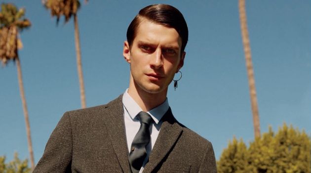 Matthew Bell Heads to Palm Springs for Icon El País Matthew Bell Heads to Palm Springs for Icon El País