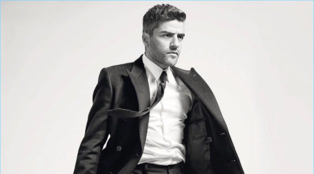 Oscar Isaac Covers Esquire UK, Explains Why He Doesn't Use Surname Striking quite the pose, Oscar Isaac wears a tailored look by Dolce & Gabbana.