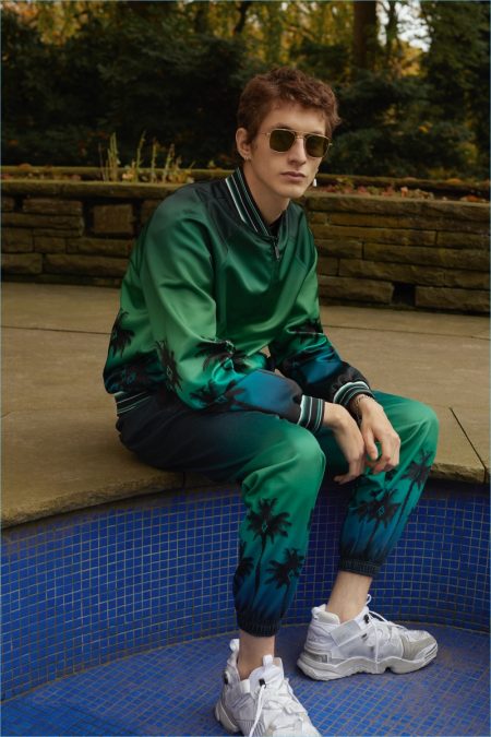 APROPOS Journal Spring Summer 2018 Marcelo Burlon blouson 80000 Shirt 23000 Pants 49000 Vetements Sneakers 85000 Thom Browne sunglasses 57500