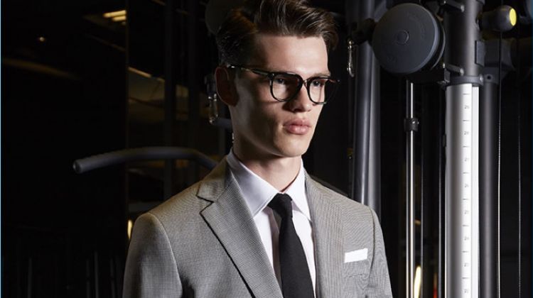Filip Hrivnak dons a single-breasted suit in grey by Dsquared2.