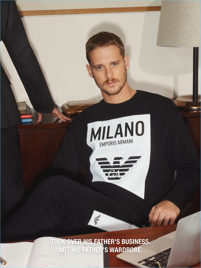 Showcasing a sporty look, Emporio Armani presents its spring-summer 2018 campaign.