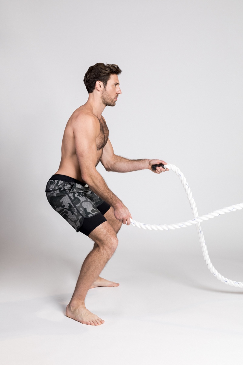 Battle Ropes: Paul wears shorts Vuori.