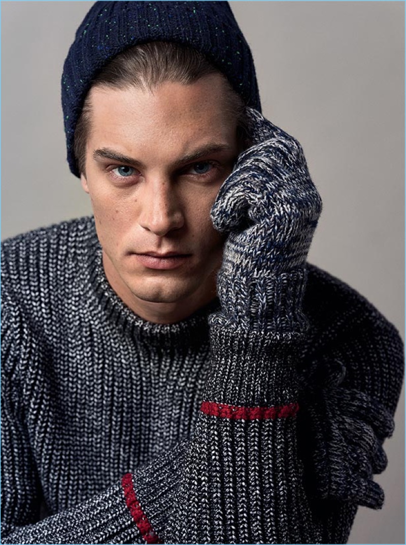 Front and center, Greg Nawrat wears knitwear from Reserved.