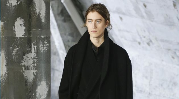 Lemaire Finds Strength in Fluid Lines for Fall '18 Collection Lemaire Finds Strength in Fluid Lines for Fall '18 Collection