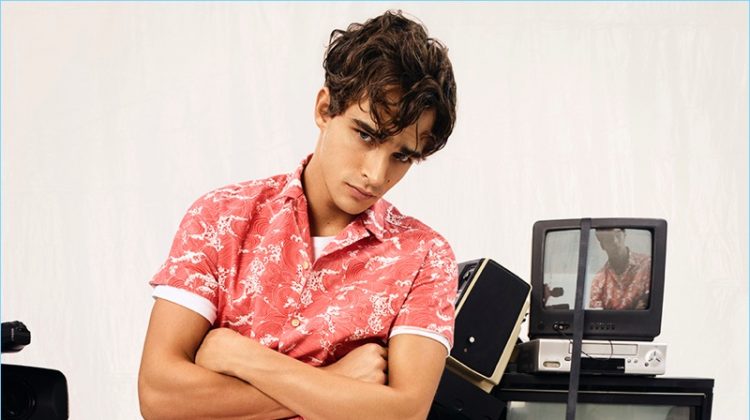 Sporting a patterned shirt, Pepe Barroso fronts Pepe Jeans' spring-summer 2018 campaign.