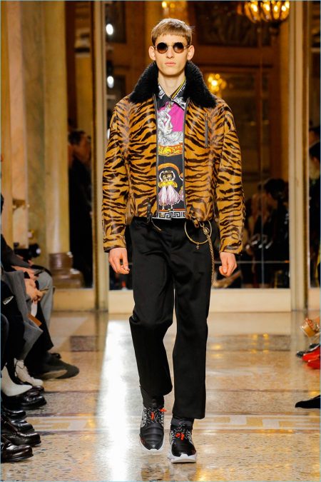 Versace Fall Winter 2018 Mens Collection Runway Show 024