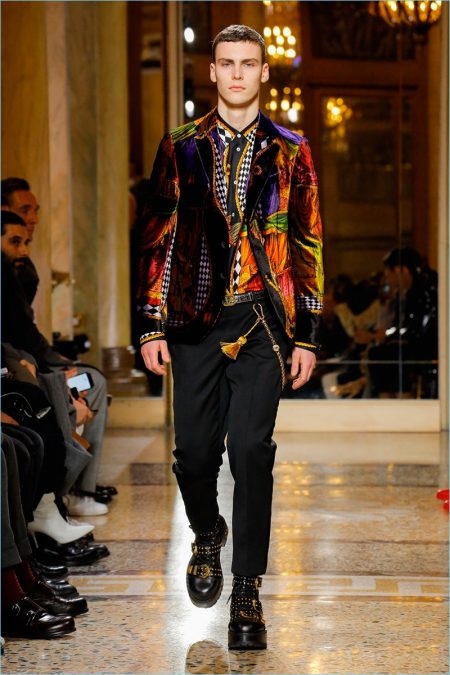 Versace Fall Winter 2018 Mens Collection Runway Show 033