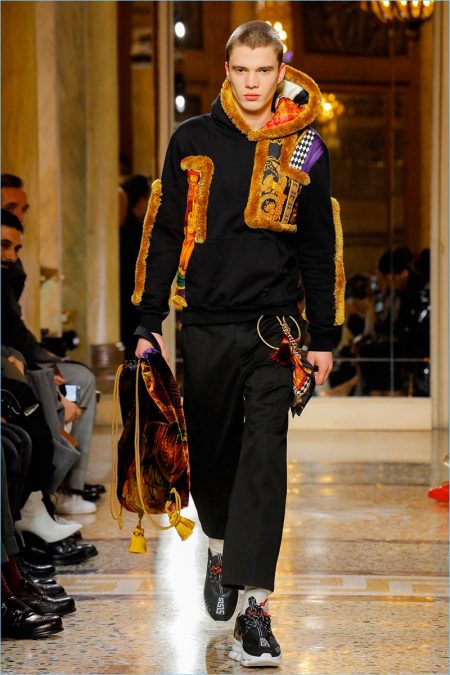 Versace Fall Winter 2018 Mens Collection Runway Show 034