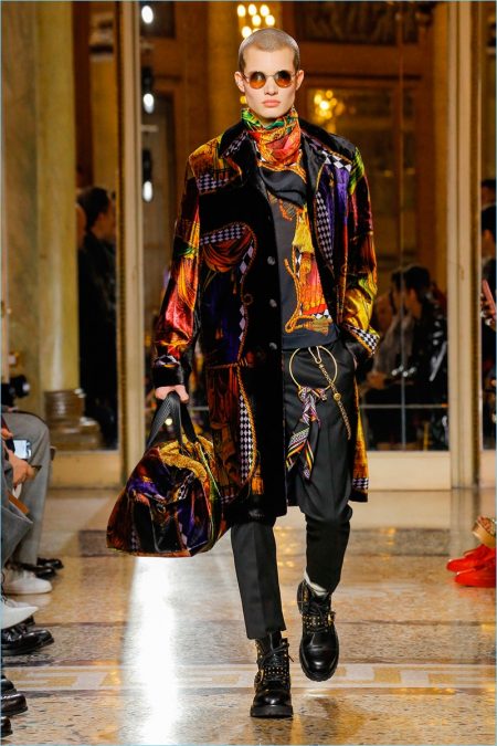 Versace Fall Winter 2018 Mens Collection Runway Show 035