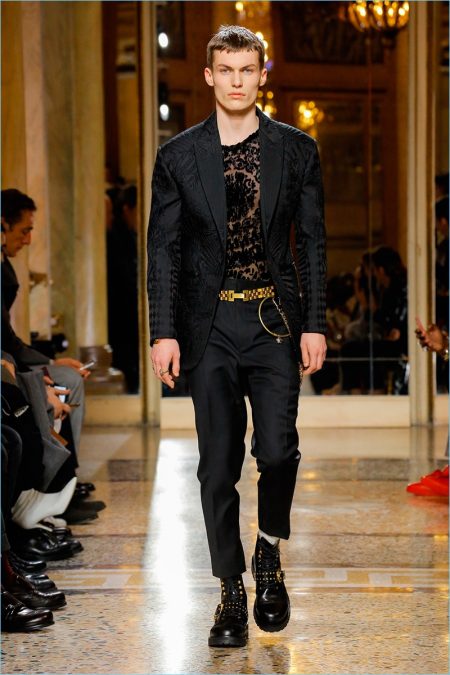 Versace Fall Winter 2018 Mens Collection Runway Show 038