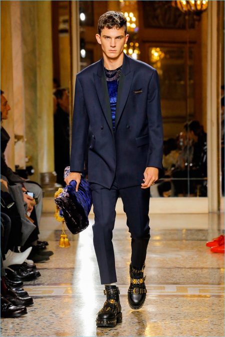 Versace Fall Winter 2018 Mens Collection Runway Show 039