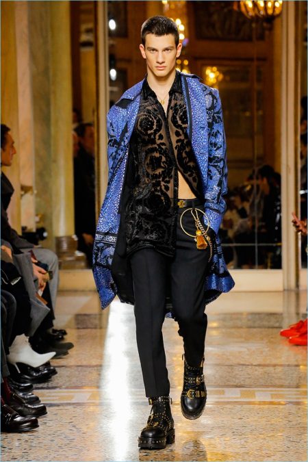 Versace Fall Winter 2018 Mens Collection Runway Show 040