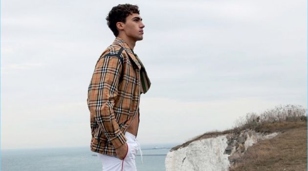 Alessio Pozzi Heads Outdoors with GQ Brasil Alessio Pozzi Heads Outdoors with GQ Brasil