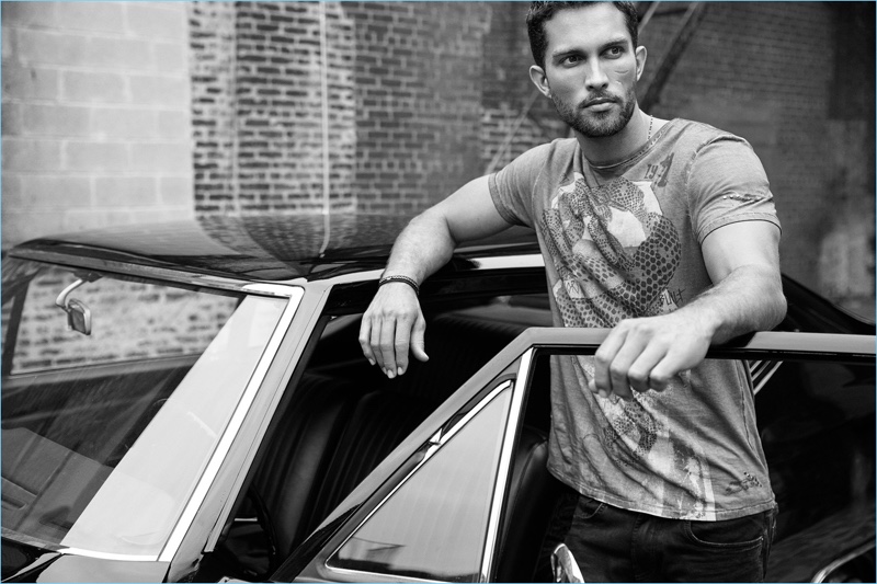 Embracing casual style, Tobias Sørensen fronts Buffalo David Bitton's spring-summer 2018 campaign. » Tobias Sørensen Reunites with Buffalo David Bitton for Spring '18 Campaign Embracing casual style, Tobias Sørensen fronts Buffalo David Bitton's spring-summer 2018 campaign.