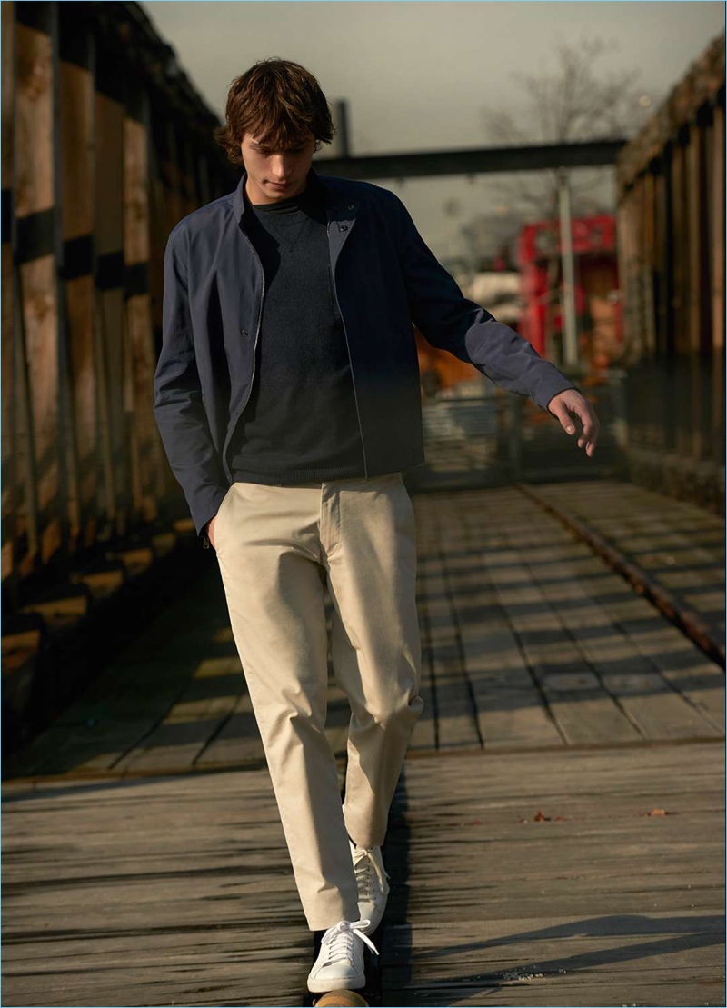 Model Wearing Brown Cargo Pants Or Cargo Trousers With White Sneakers  High-Res Stock Photo - Getty Images