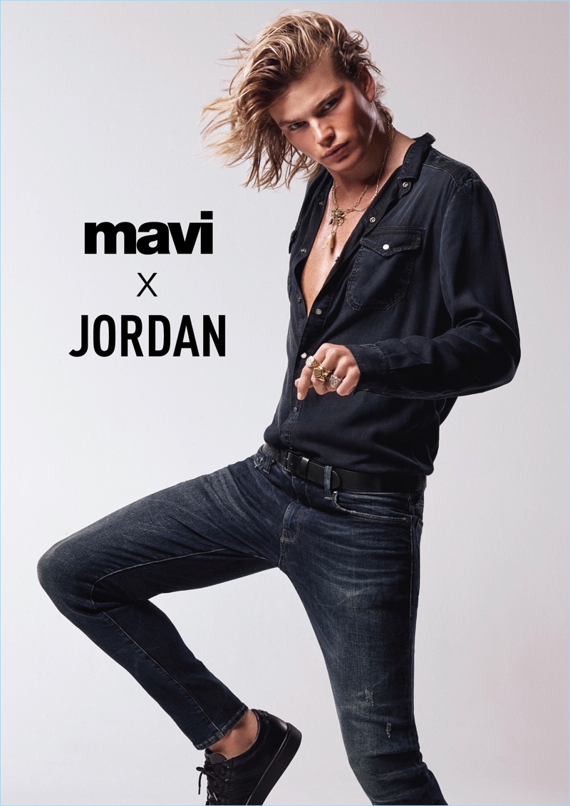 Jordan Barrett fronts Mavi's spring-summer 2018 campaign.