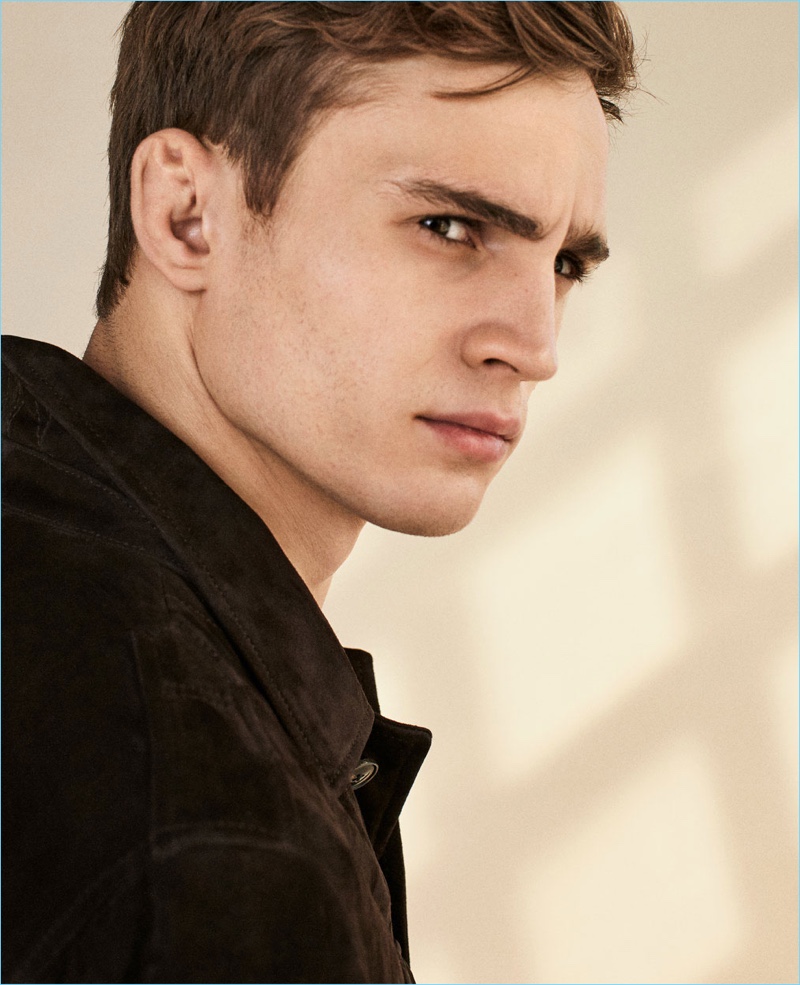 Delivering a side profile, Julian Schneyder wears a brown suede jacket by Massimo Dutti.