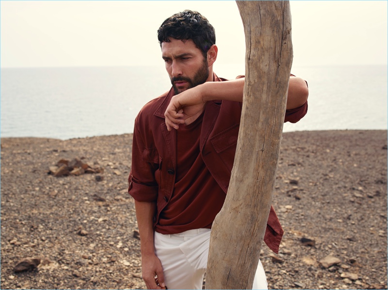 Model Noah Mills fronts Mango Man's spring-summer 2018 campaign.