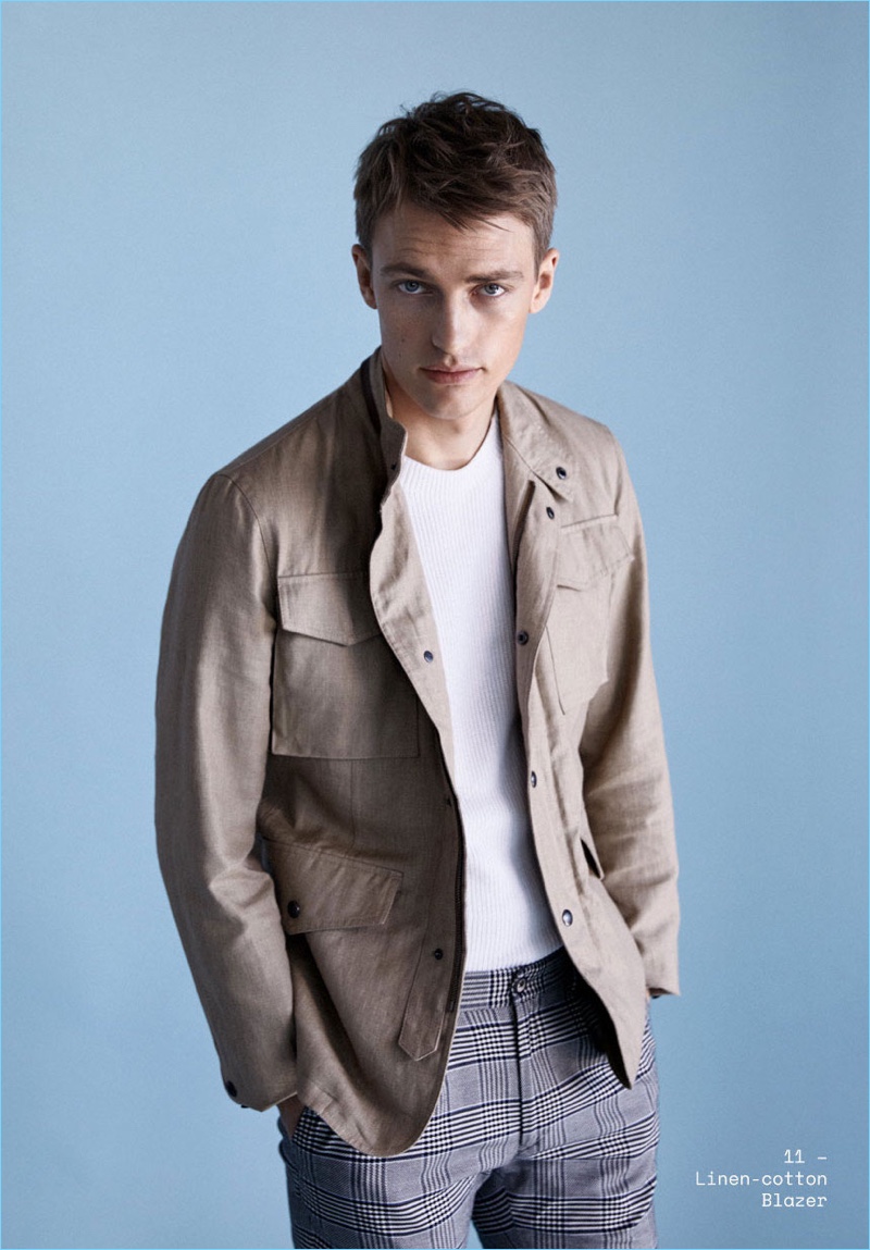 Taking to the studio, Victor Nylander wears a linen blazer from Massimo Dutti's spring lineup.