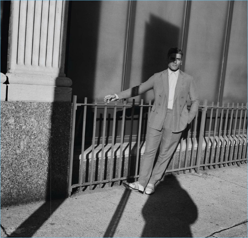 Dressed to impress, Oscar Isaac wears a Ralph Lauren look with Santoni shoes. » Oscar Isaac Covers American GQ Style, Talks Getting Married Dressed to impress, Oscar Isaac wears a Ralph Lauren look with Santoni shoes.
