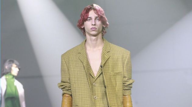 Raf Simons Tackles Addiction for Fall '18 Collection Raf Simons Tackles Addiction for Fall '18 Collection
