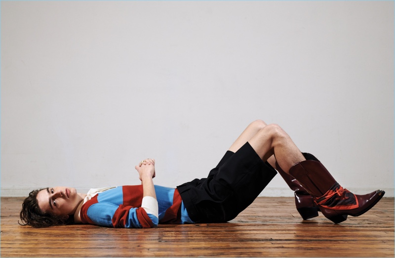 Actor Timothée Chalamet wears a Gucci top with Gosha Rubchinskiy shorts and Calvin Klein boots. » Timothée Chalamet Covers VMAN, Talks 80s Nostalgia Actor Timothée Chalamet wears a Gucci top with Gosha Rubchinskiy shorts and Calvin Klein boots.