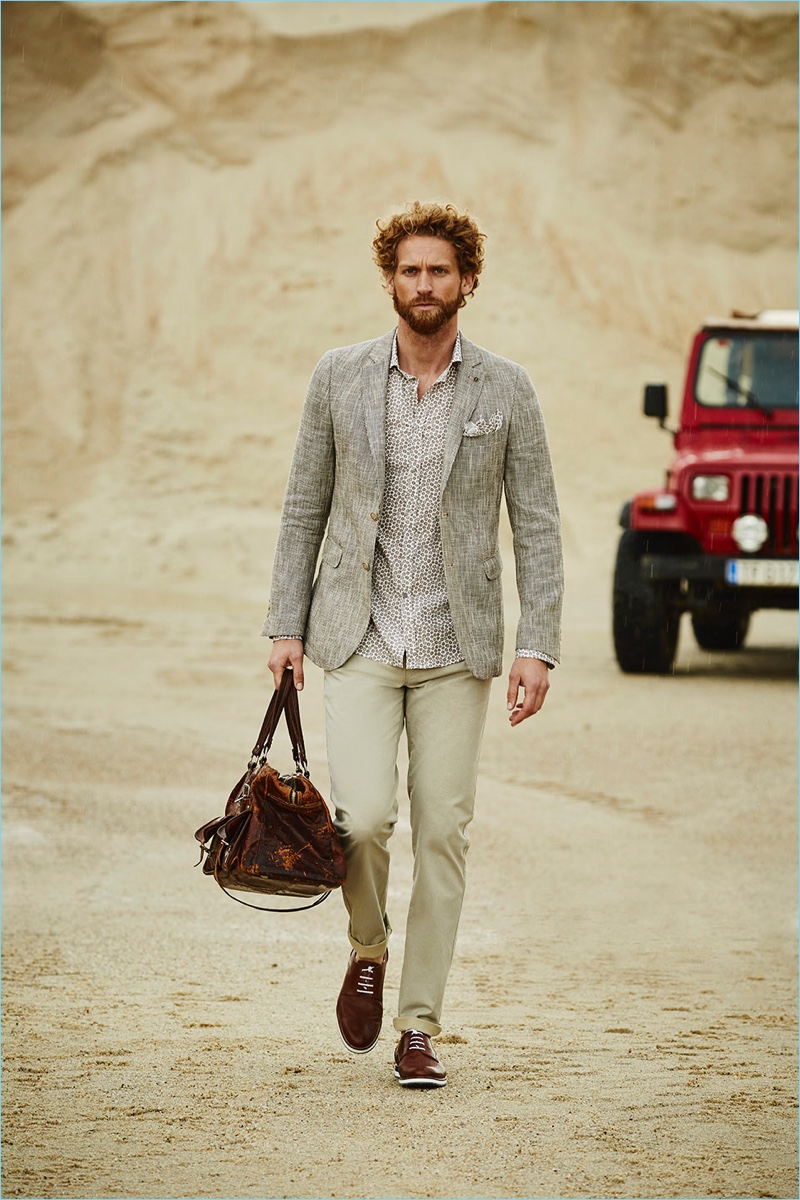 Sporting neutrals, Toshi Brewe connects with Florentino for its spring-summer 2018 campaign.