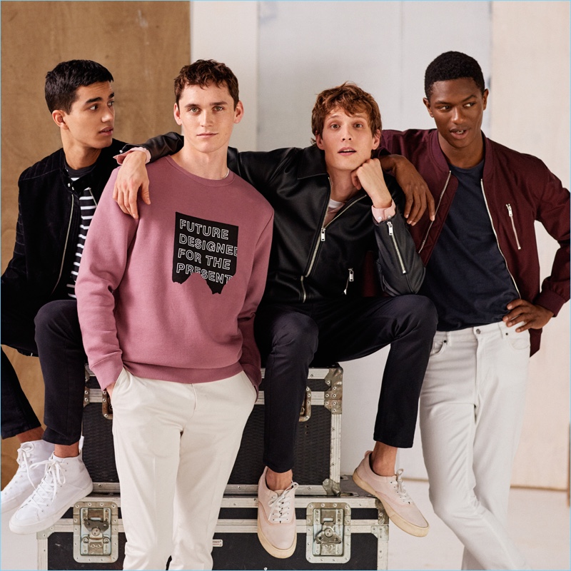 H&M proposes casual style with its new campaign. Embracing spring looks, models Saif K., Anders Hayward, Felix Gesnouin, and Hamid Onifade pose for a picture.